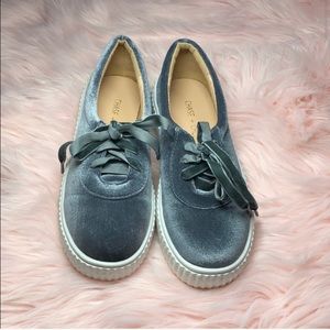 Women’s Blue platform velvet sneakers US 6